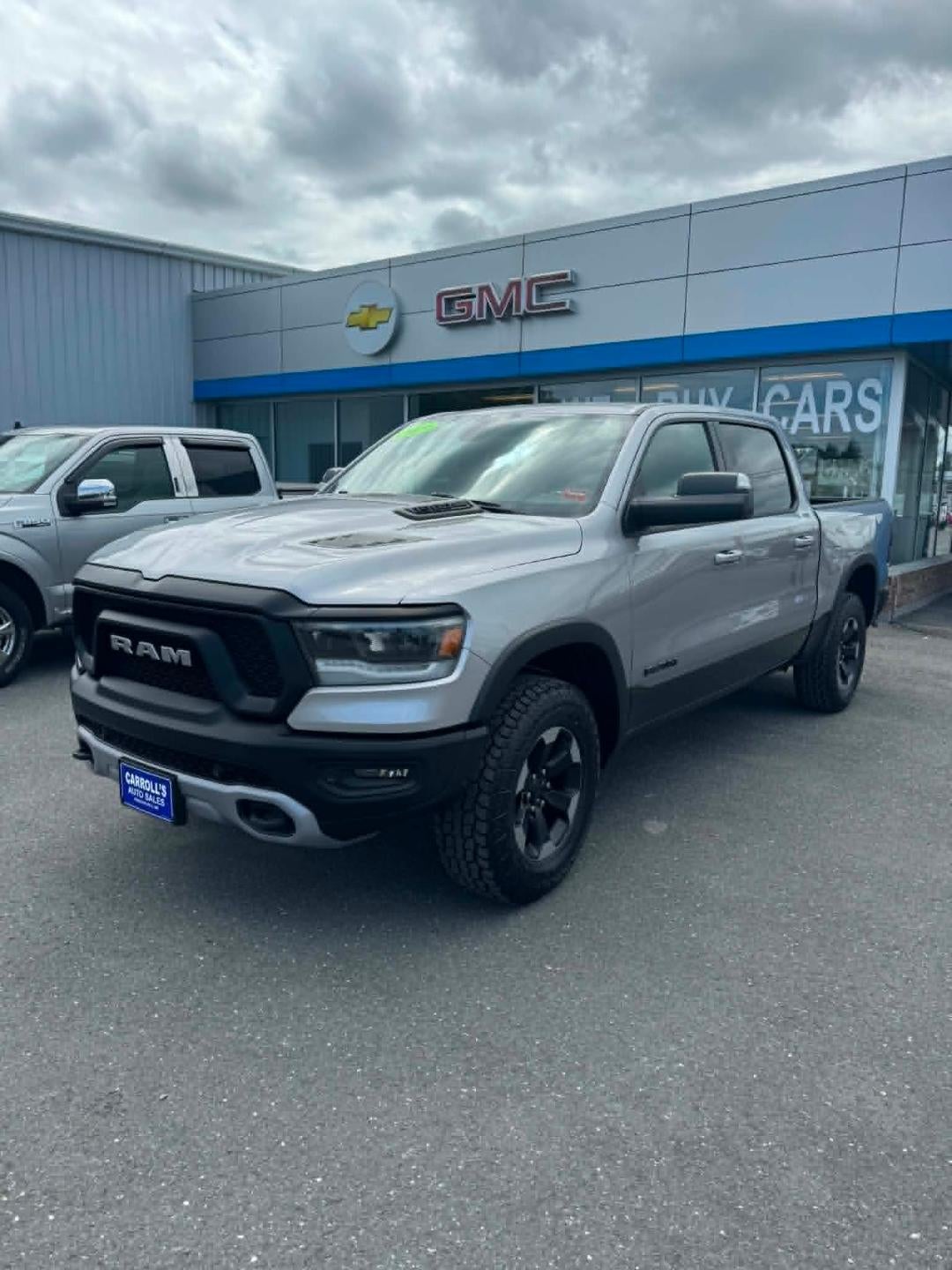 2019 RAM 1500 Rebel 4x4 Crew Cab 5'7" Box in Gray — front three-quarter view