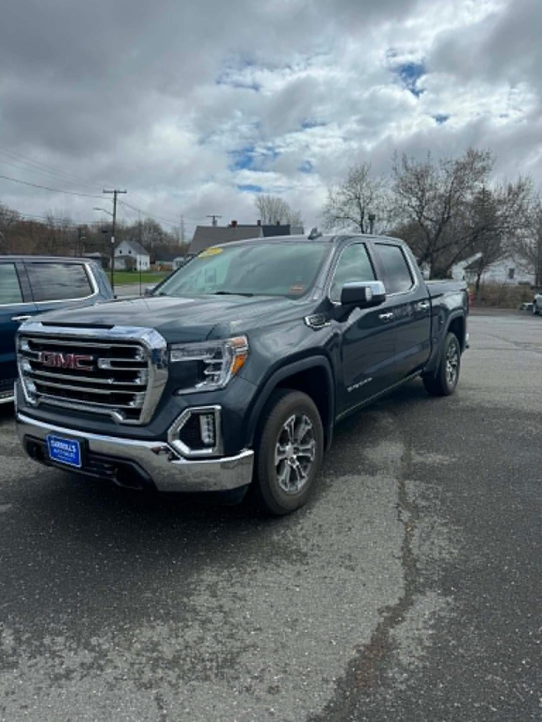 2021 GMC Sierra 1500 Crew Cab Short Box 4-Wheel Drive SLT in Dark Sky Metallic — front three-quarter view