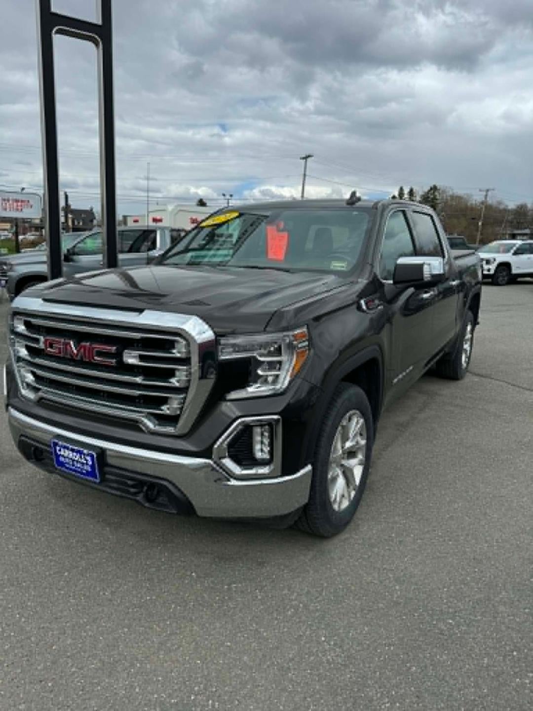 2021 GMC Sierra 1500 Crew Cab Short Box 4-Wheel Drive SLT in Brownstone Metallic — front three-quarter view